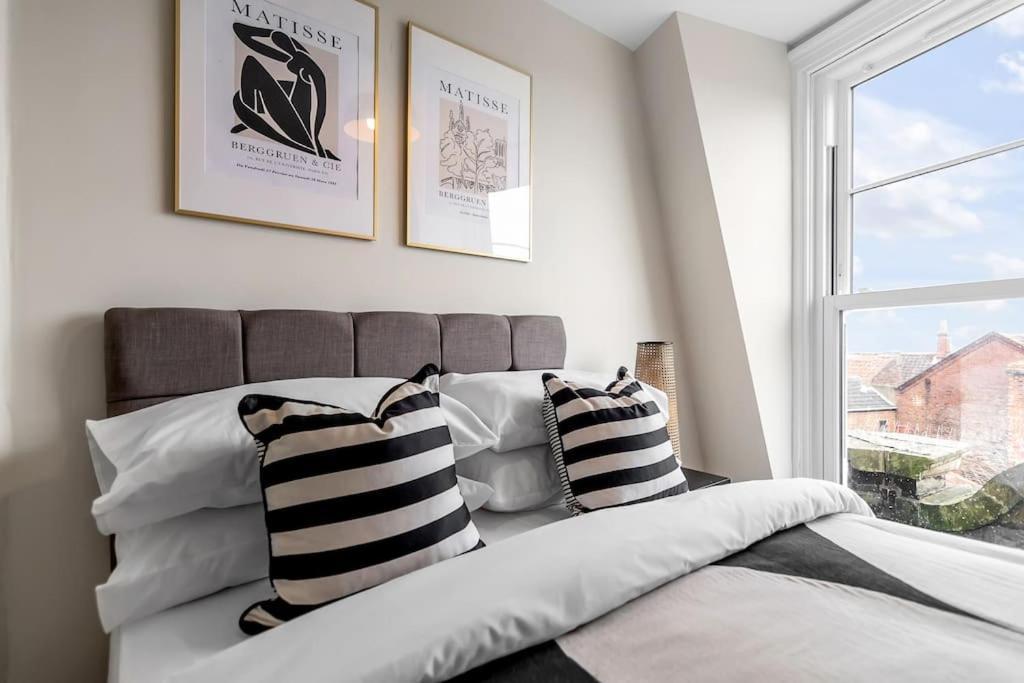 1-Bed Seaside Apartment With Parking Cromer Exterior photo